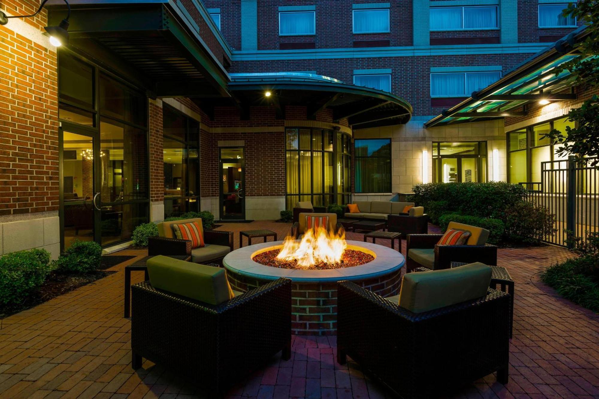 Courtyard By Marriott Little Rock Downtown Hotel Exterior photo