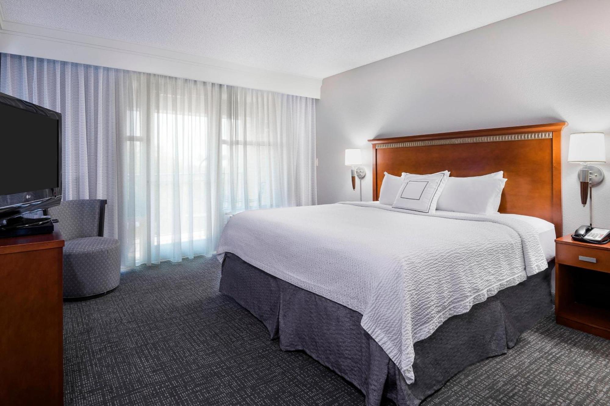 Courtyard By Marriott Little Rock Downtown Hotel Exterior photo