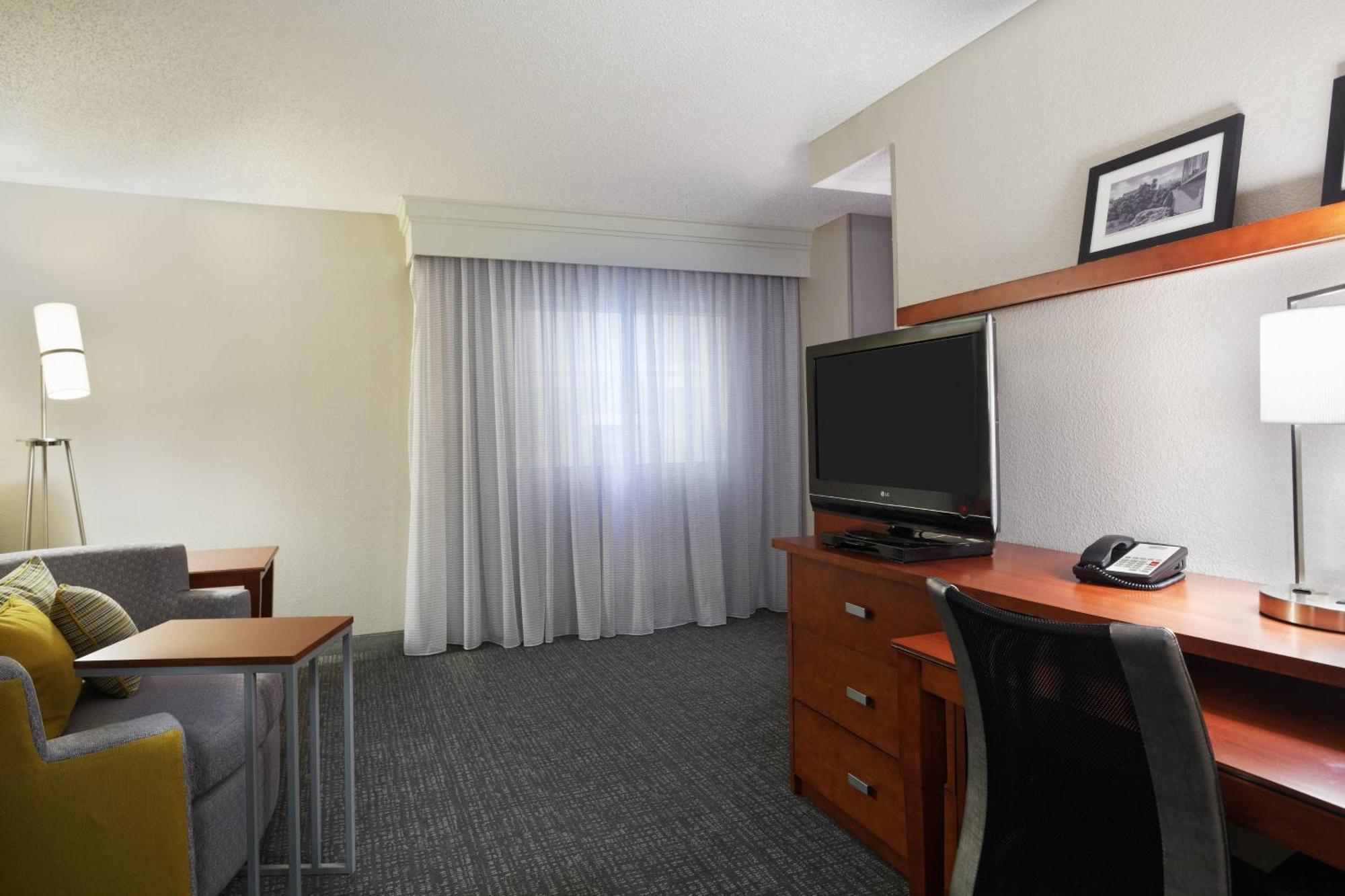 Courtyard By Marriott Little Rock Downtown Hotel Exterior photo