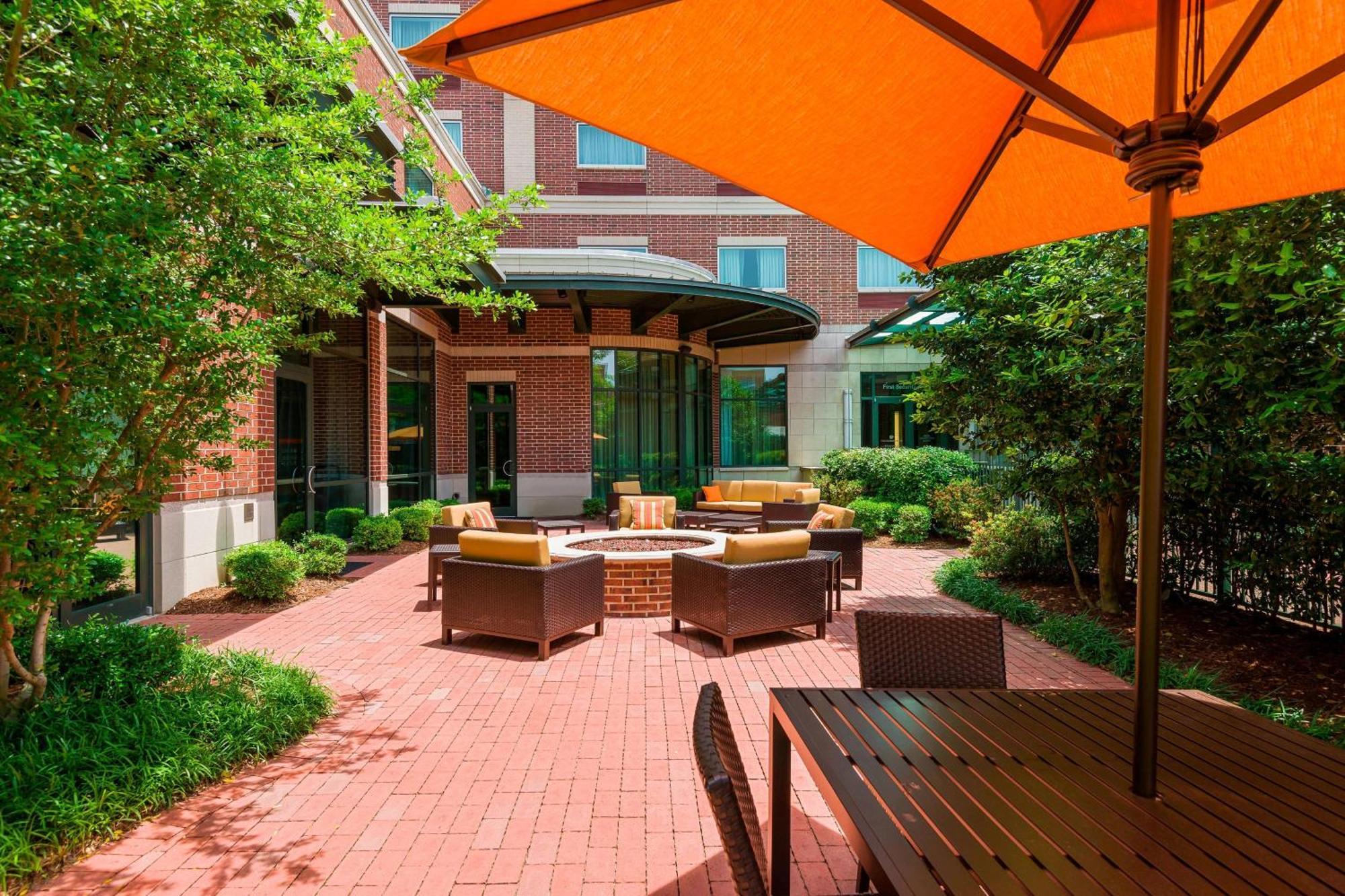 Courtyard By Marriott Little Rock Downtown Hotel Exterior photo