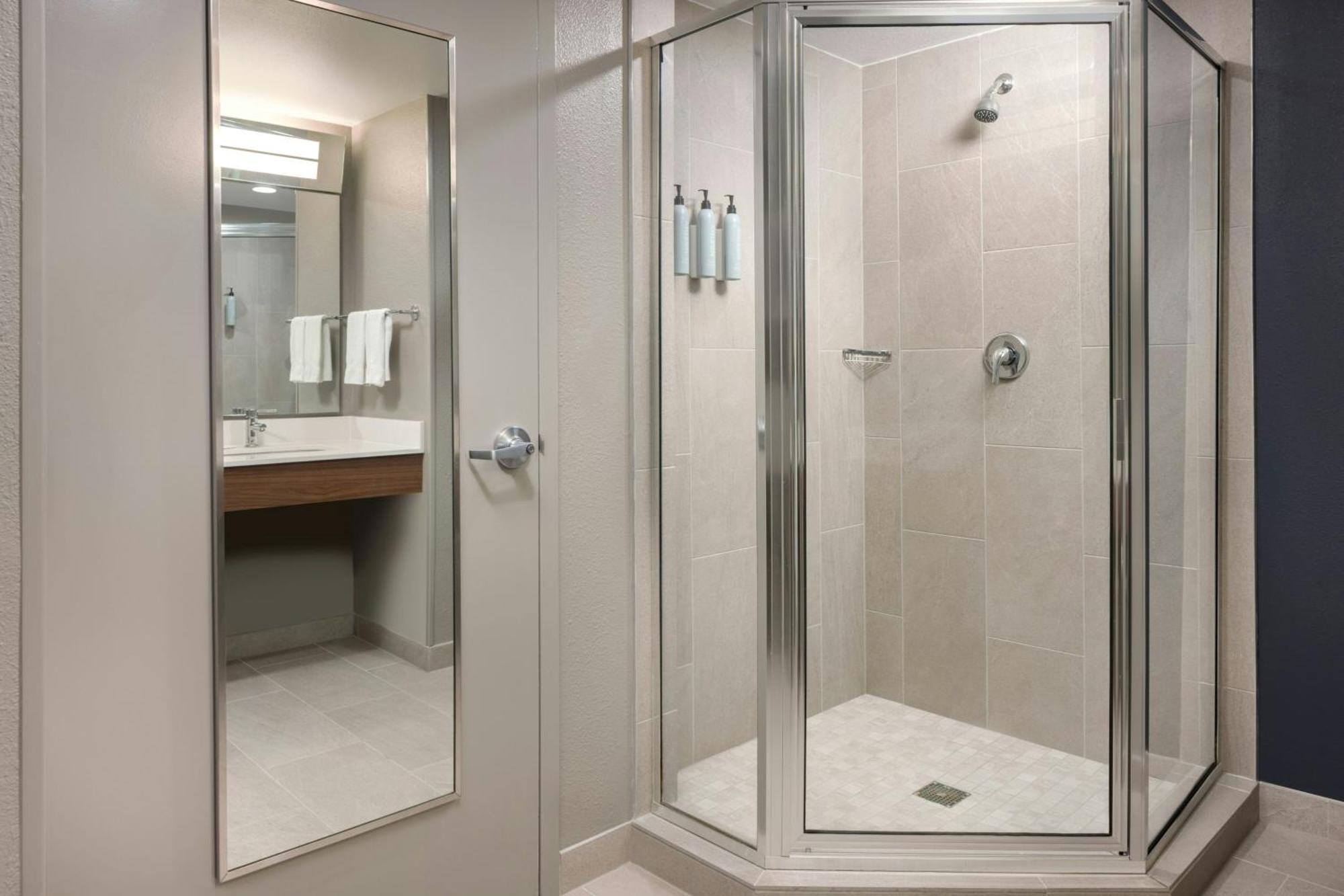 Courtyard By Marriott Little Rock Downtown Hotel Exterior photo