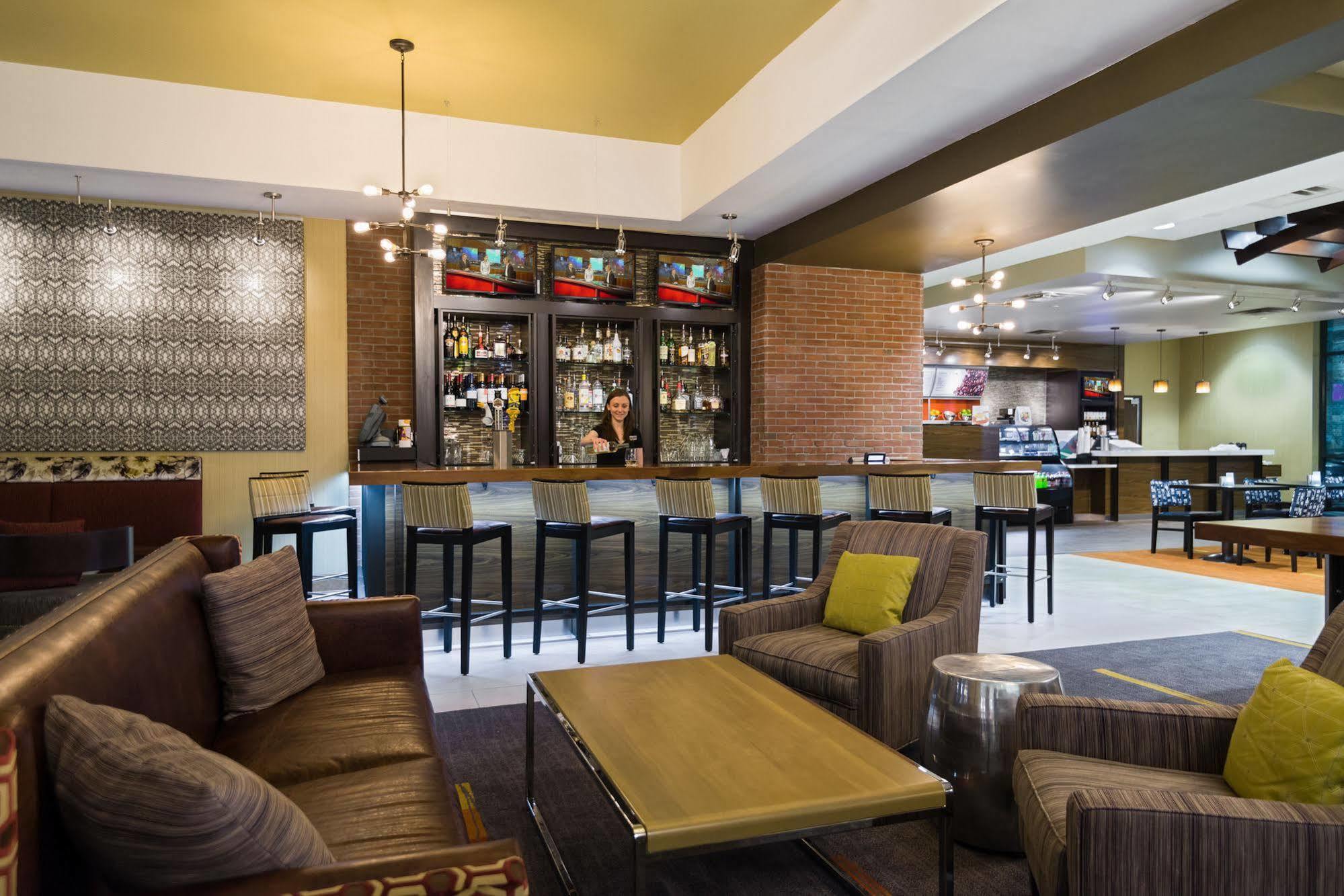 Courtyard By Marriott Little Rock Downtown Hotel Exterior photo